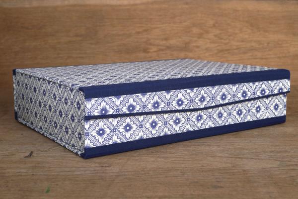 Beautiful box blue white with magnet
